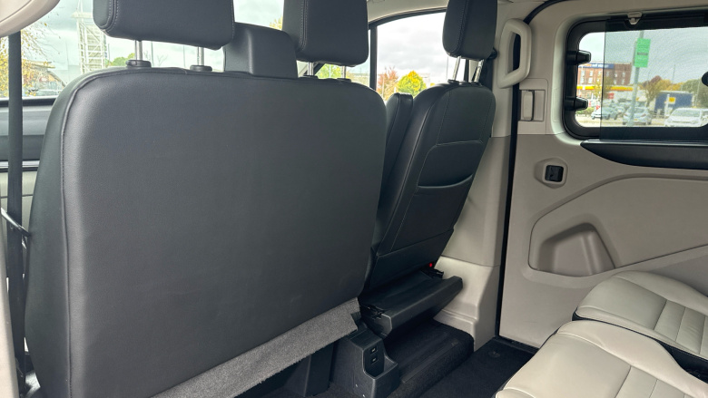 Ford Tourneo Custom Transit Custom Tourneo L2 Diesel Fwd 2.0 EcoBlue 150ps Low Roof 8 Seater Titanium